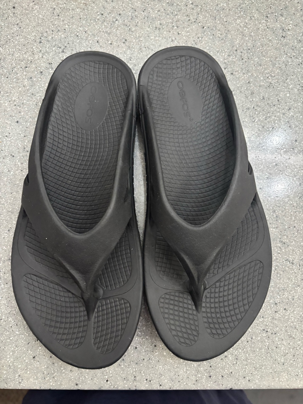 OOFOS Black Womens Recovery Flip-Flop Thong Sandals